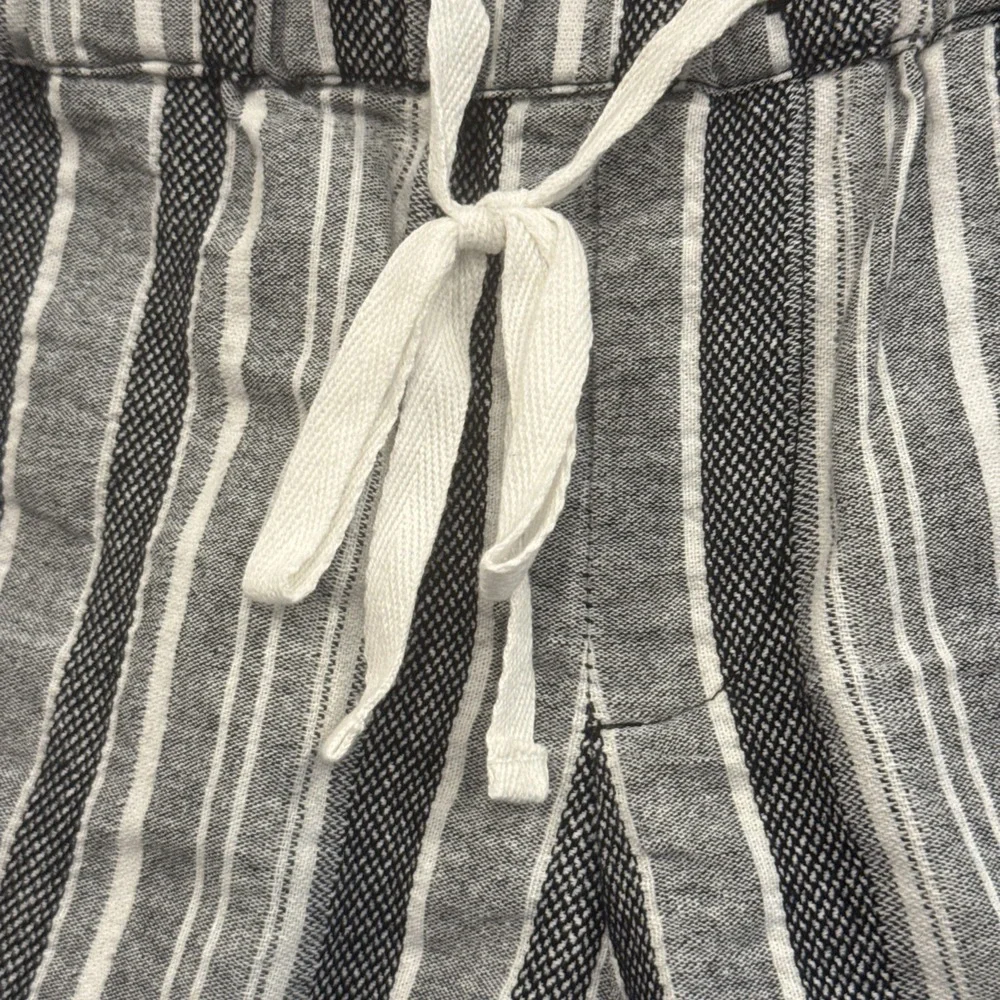 Roxy Cotton Beach Shorts Womens Medium Black White Striped Boho Pockets EUC - Picture 4 of 13